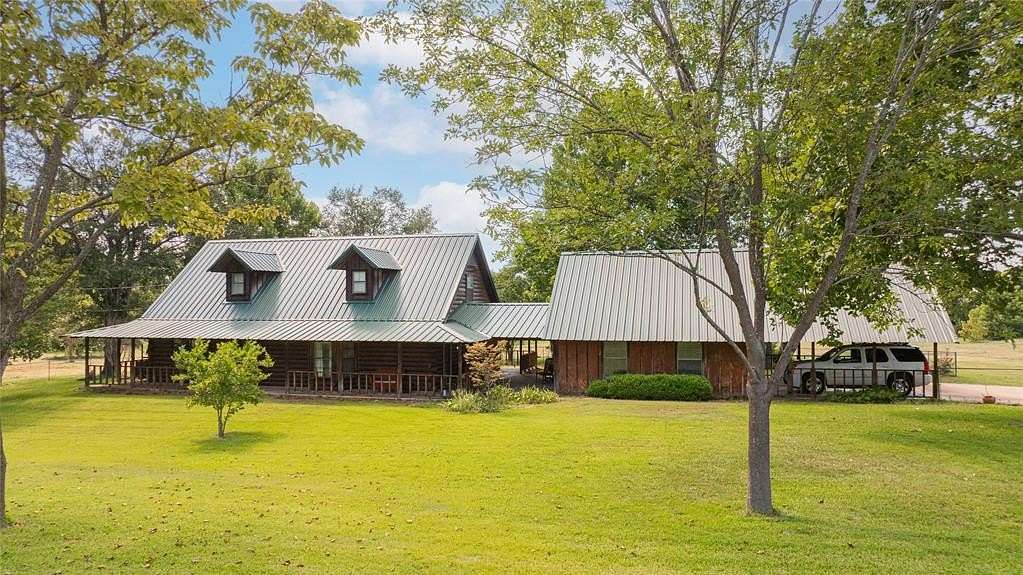 10 Acres of Residential Land with Home for Sale in Kilgore, Texas