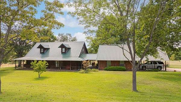 10 Acres of Residential Land with Home for Sale in Kilgore, Texas