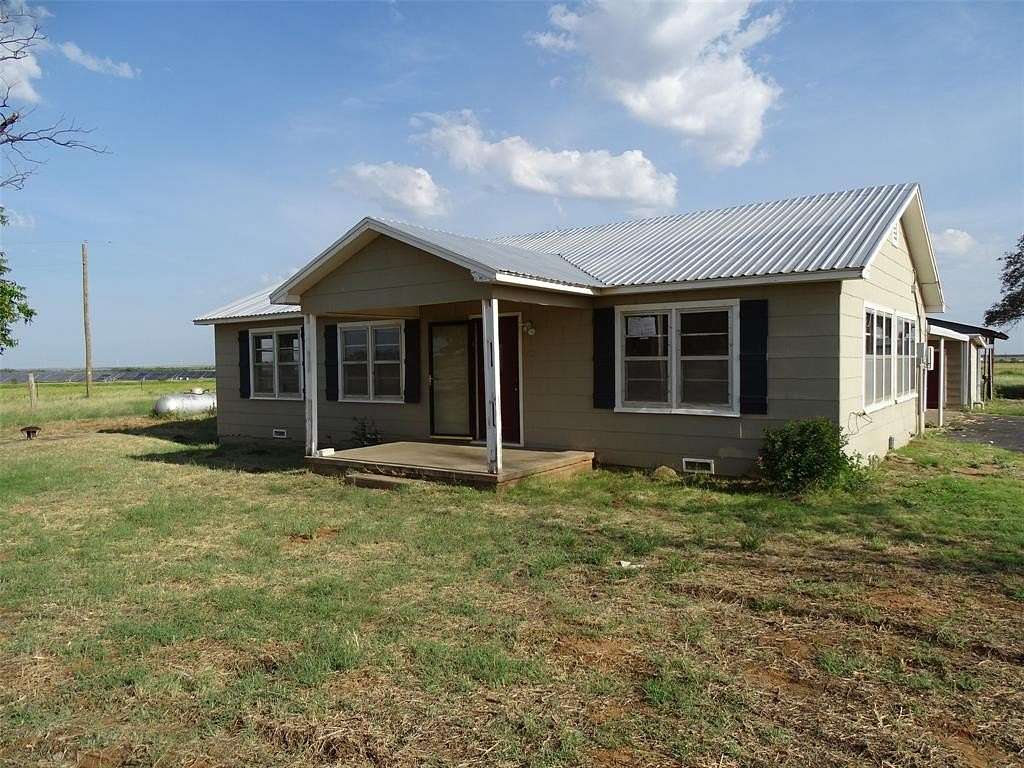 4.82 Acres of Residential Land with Home for Sale in Colorado City, Texas