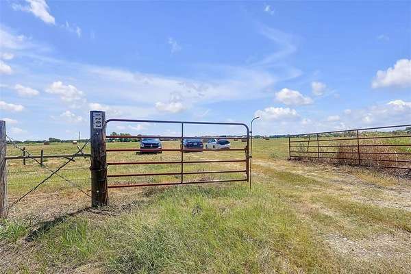 107 Acres of Land for Sale in Cumby, Texas