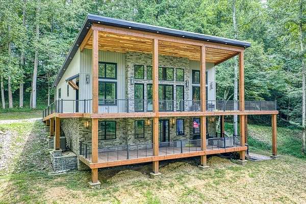 3 Acres of Improved Mixed-Use Land for Sale in Byrdstown, Tennessee