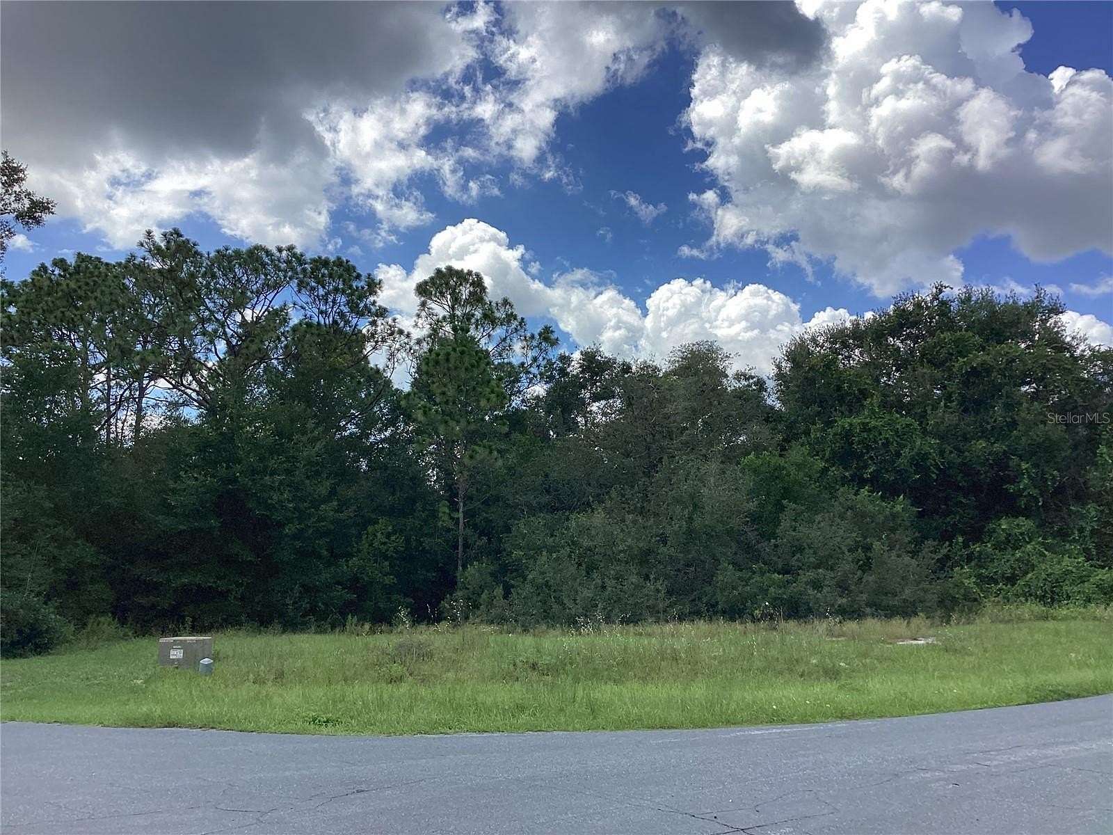 0.84 Acres of Residential Land for Sale in Fruitland Park, Florida