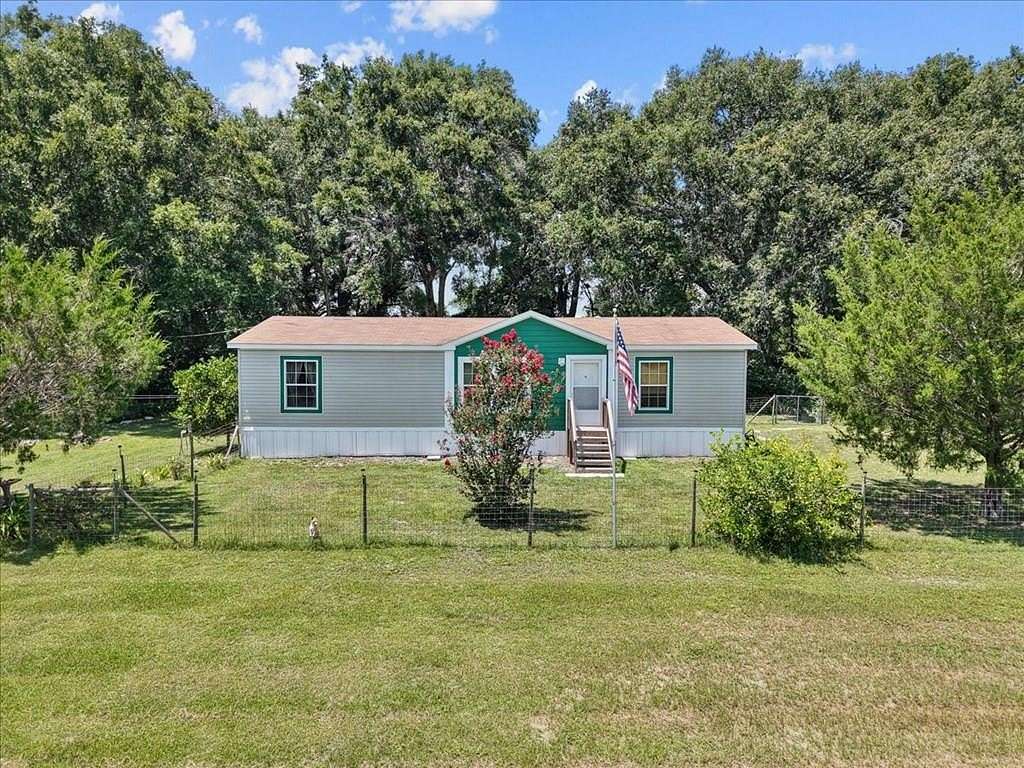 10 Acres of Residential Land with Home for Sale in Trenton, Florida