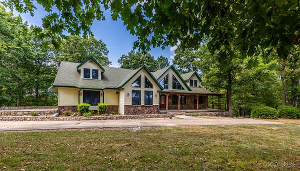 132 Acres of Land with Home for Sale in West Plains, Missouri