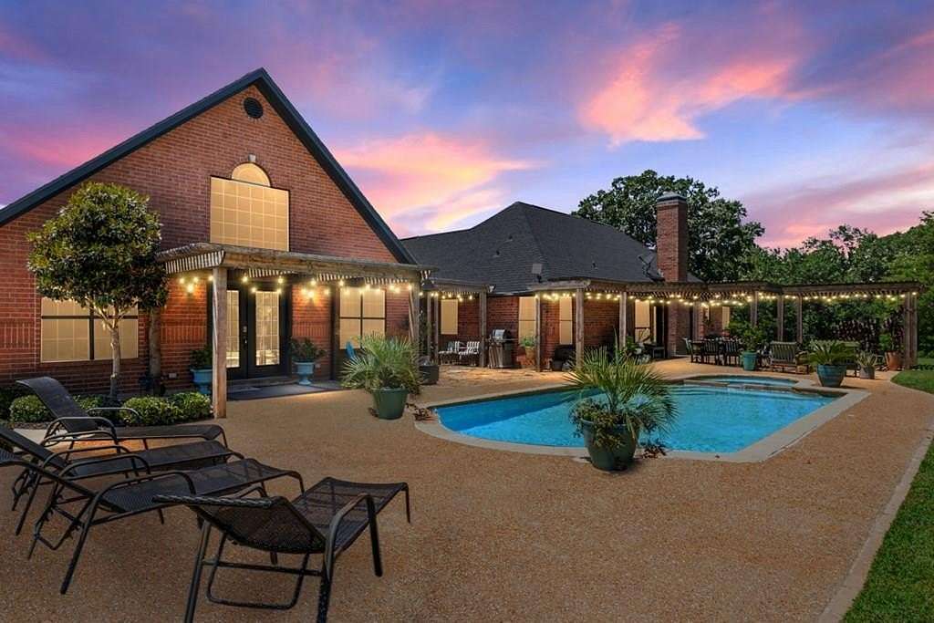 20.5 Acres of Land with Home for Sale in Mabank, Texas