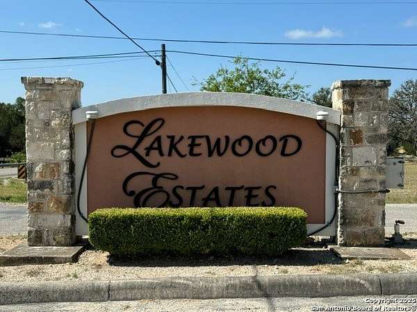 0.5 Acres of Residential Land for Sale in Lakehills, Texas