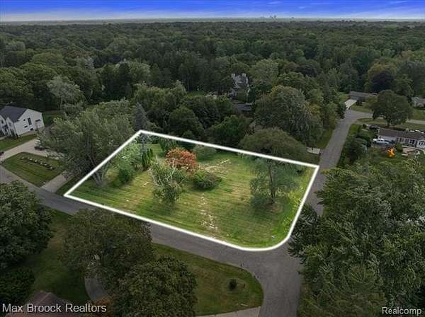 0.8 Acres of Residential Land for Sale in Bloomfield Hills, Michigan