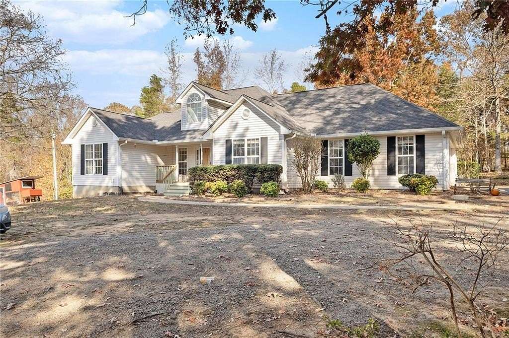 10 Acres of Residential Land with Home for Sale in Toccoa, Georgia