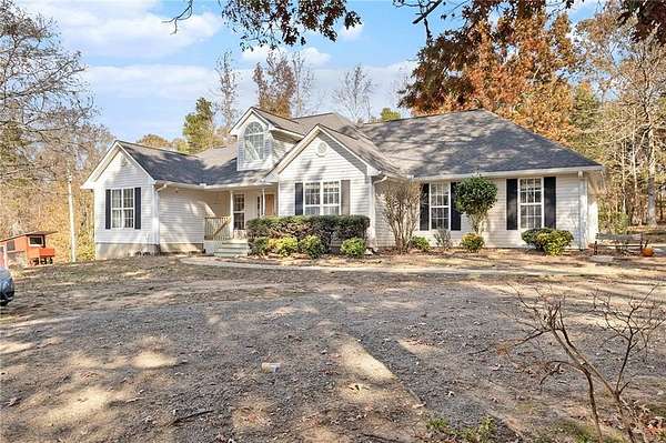 10 Acres of Residential Land with Home for Sale in Toccoa, Georgia