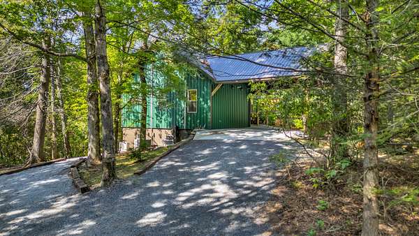 6 Acres of Residential Land with Home for Sale in Soddy-Daisy, Tennessee