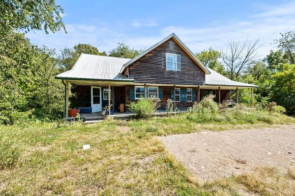 5 Acres of Residential Land with Home for Sale in Laurelville, Ohio