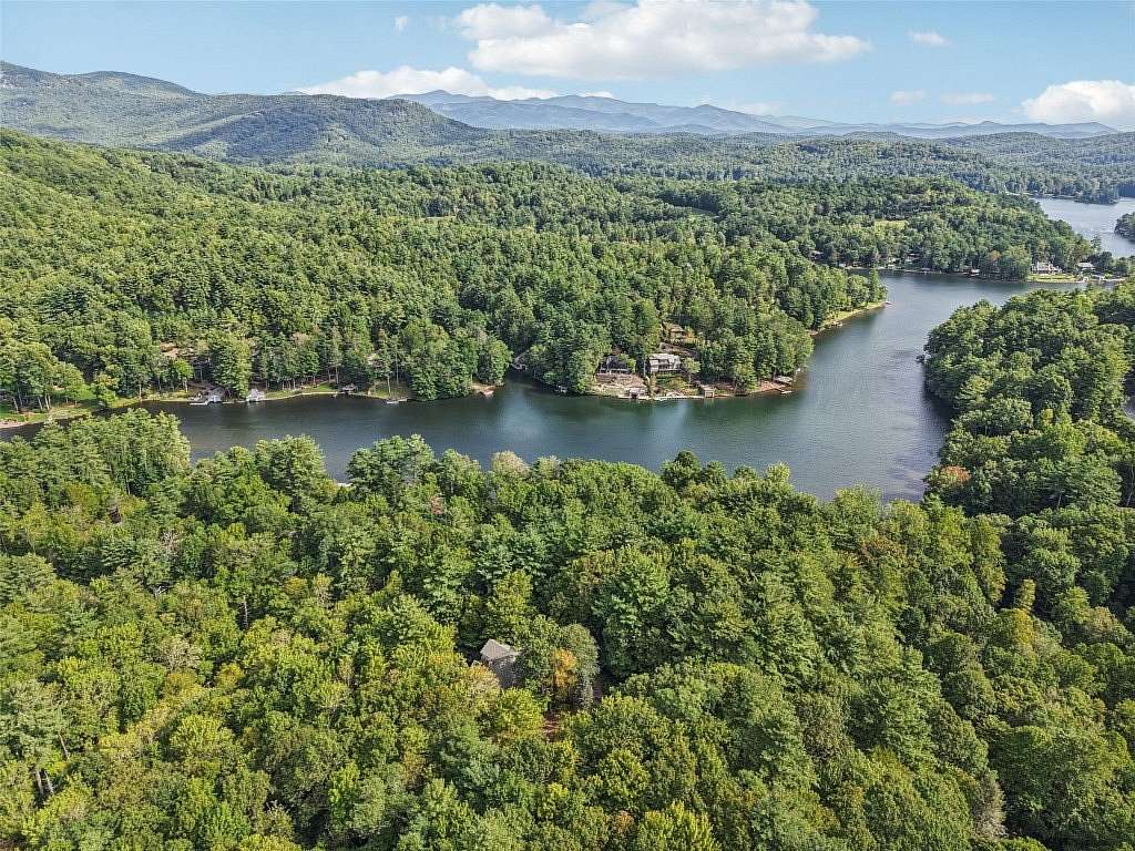 1 Acre of Residential Land for Sale in Lake Toxaway, North Carolina