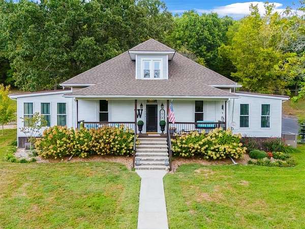 18 Acres of Land with Home for Sale in Bowling Green, Kentucky