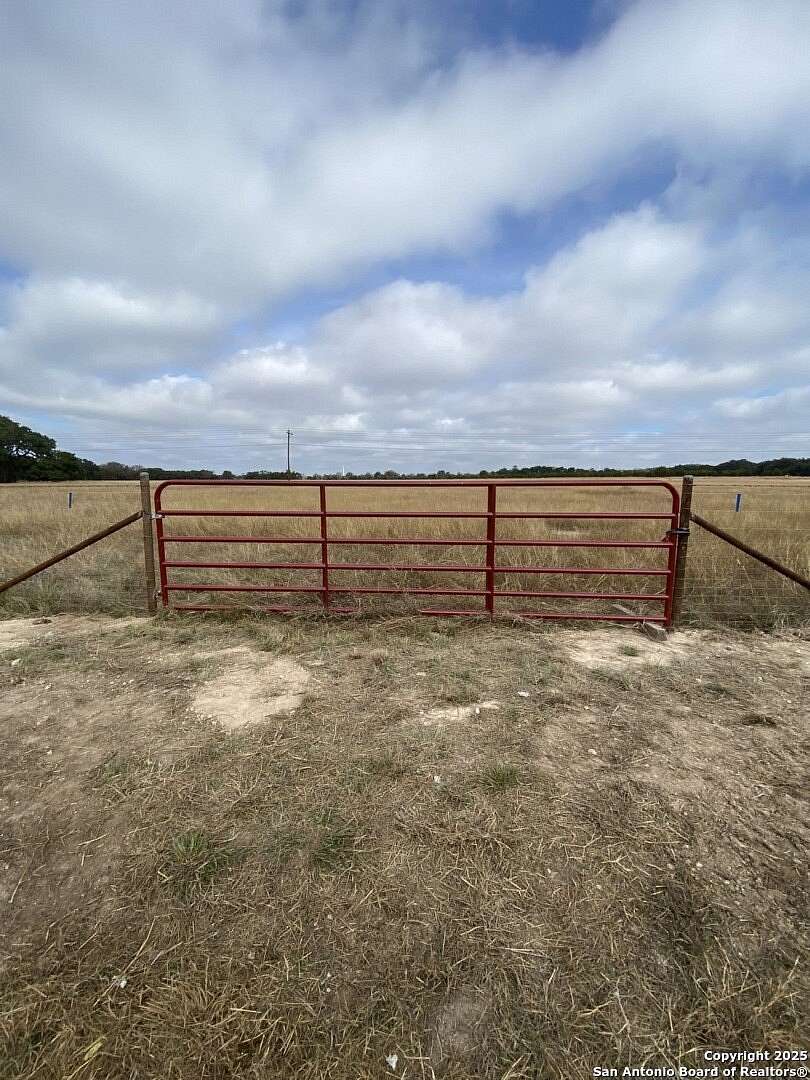 27 Acres of Land for Sale in Pipe Creek, Texas