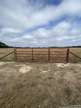 27 Acres of Land for Sale in Pipe Creek, Texas