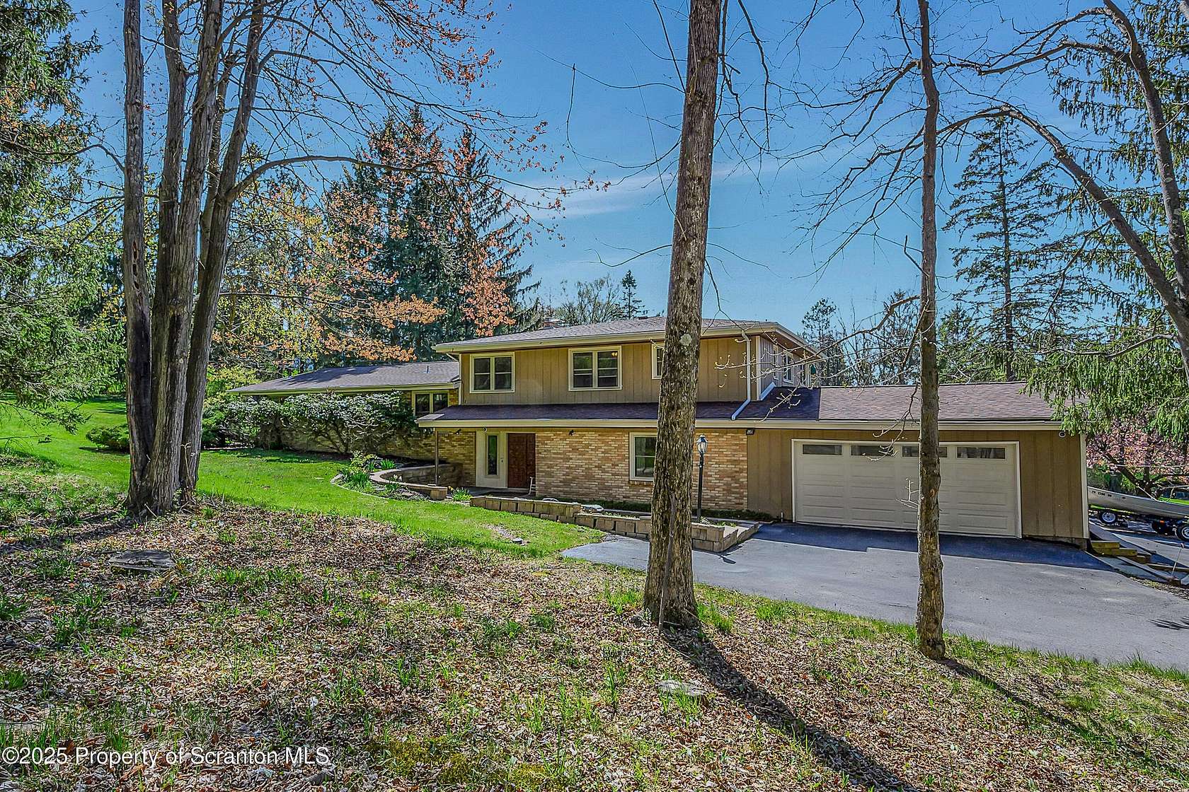 4.25 Acres of Residential Land with Home for Sale in Clarks Summit, Pennsylvania