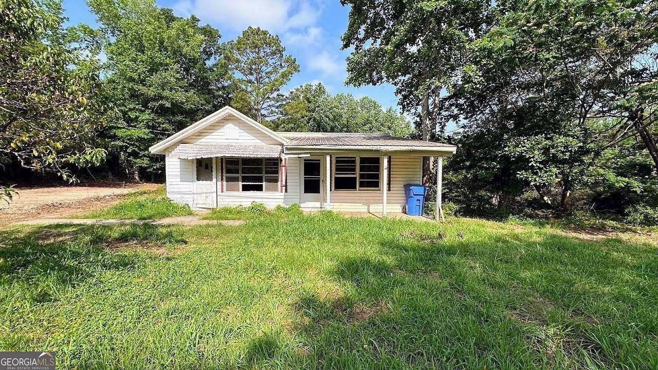 3 Acres of Residential Land with Home for Sale in Roanoke, Alabama