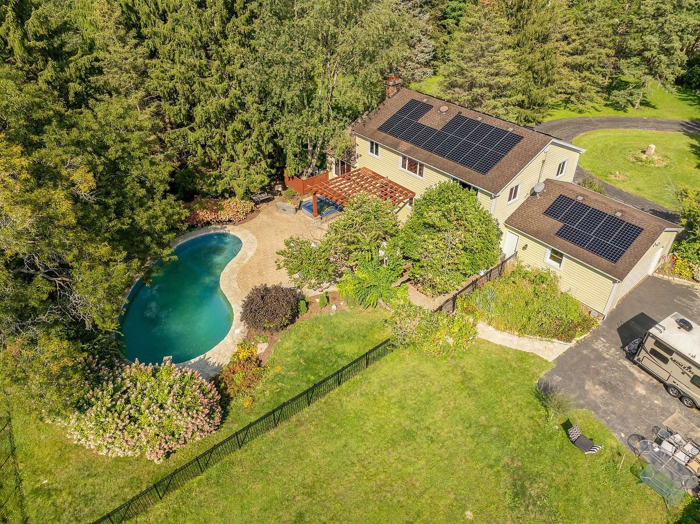 4.3 Acres of Residential Land with Home for Sale in Woodstock, Illinois