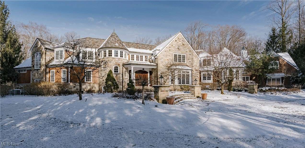 5.29 Acres of Residential Land with Home for Sale in Gates Mills, Ohio