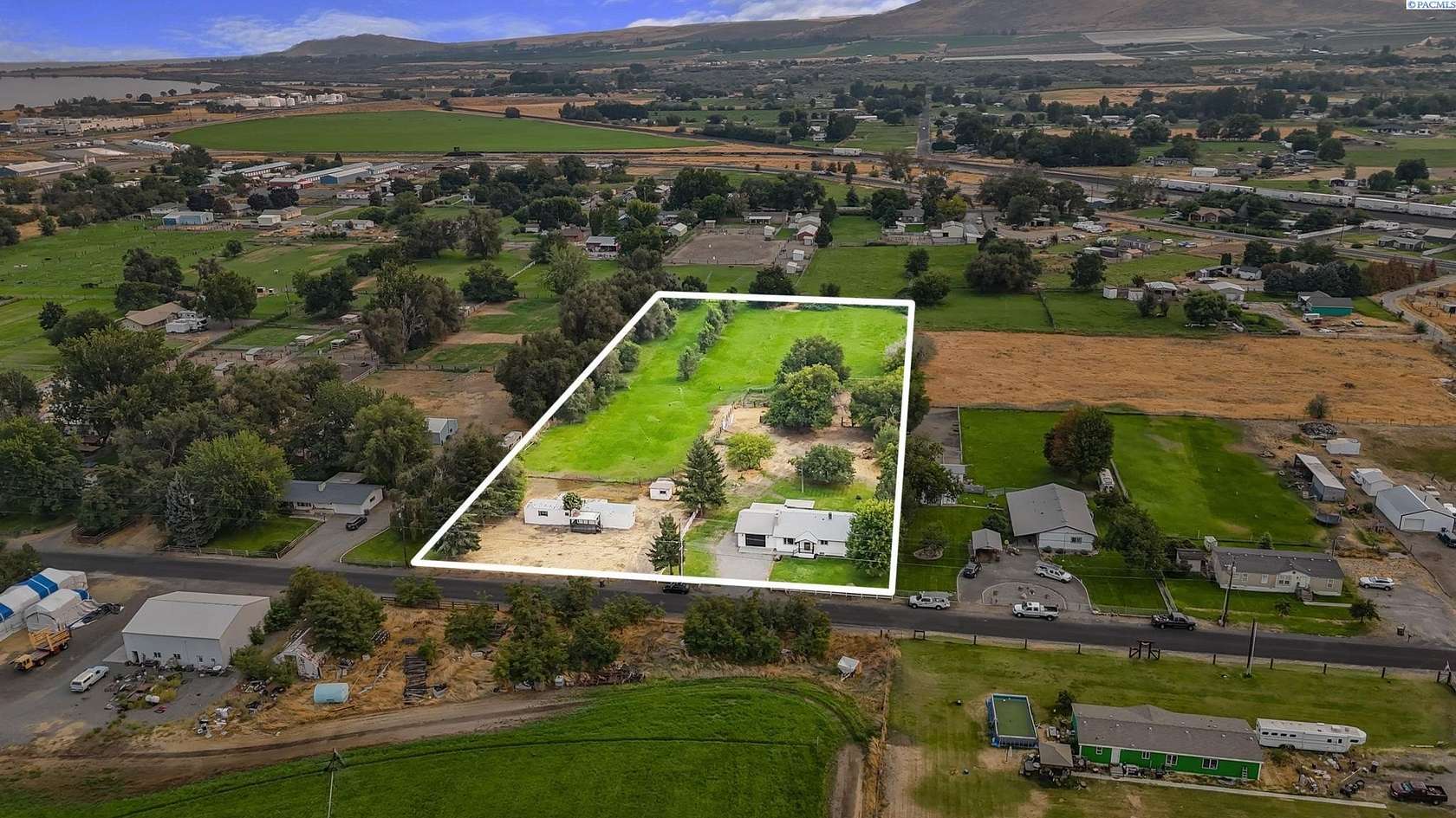 4 Acres of Residential Land with Home for Sale in Kennewick, Washington