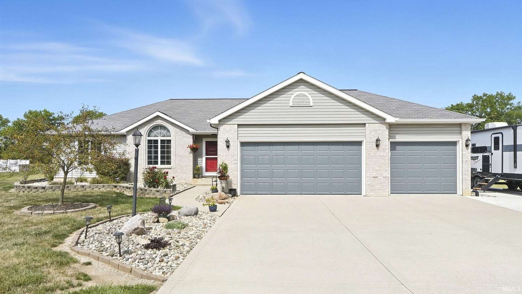 2.43 Acres of Residential Land with Home for Sale in Fort Wayne, Indiana