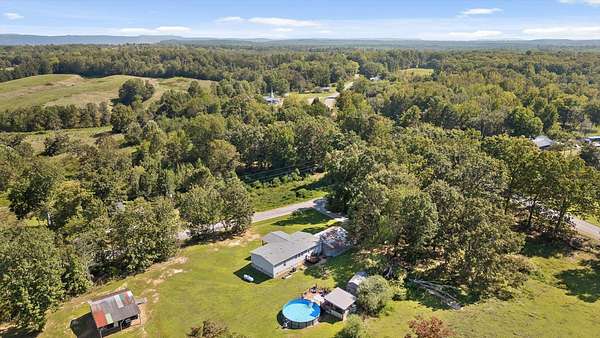 2 Acres of Residential Land with Home for Sale in Trenton, Georgia