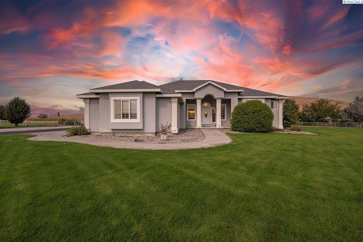 2 Acres of Residential Land with Home for Sale in Kennewick, Washington