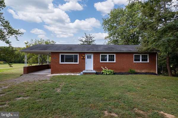 1.5 Acres of Residential Land with Home for Sale in Edinburg, Virginia