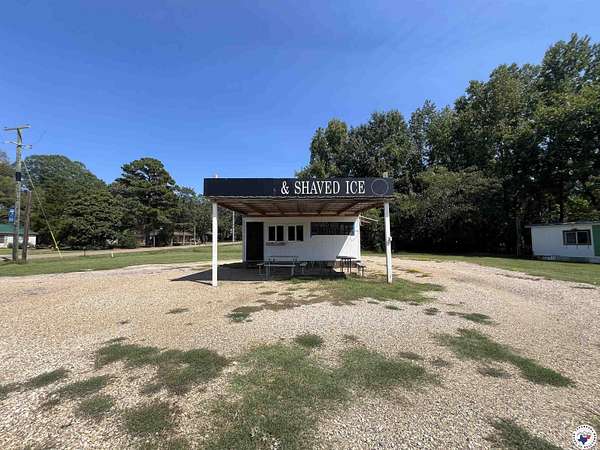 0.57 Acres of Improved Commercial Land for Sale in Hooks, Texas