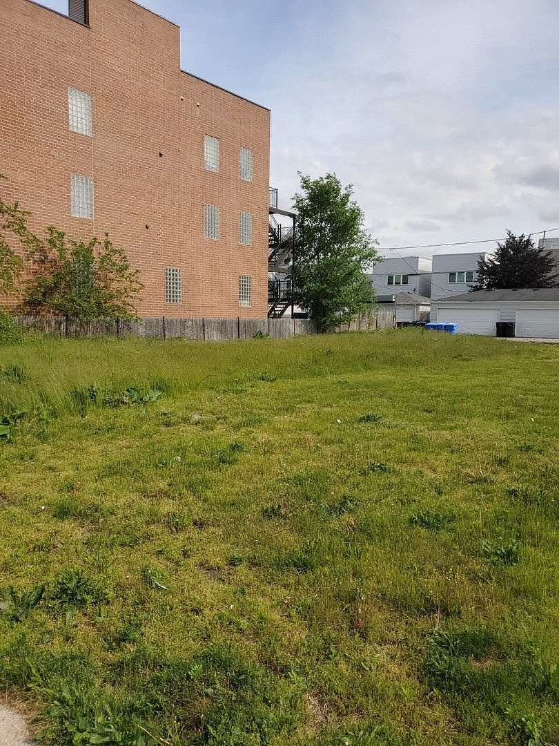0.05 Acres of Land for Sale in Chicago, Illinois
