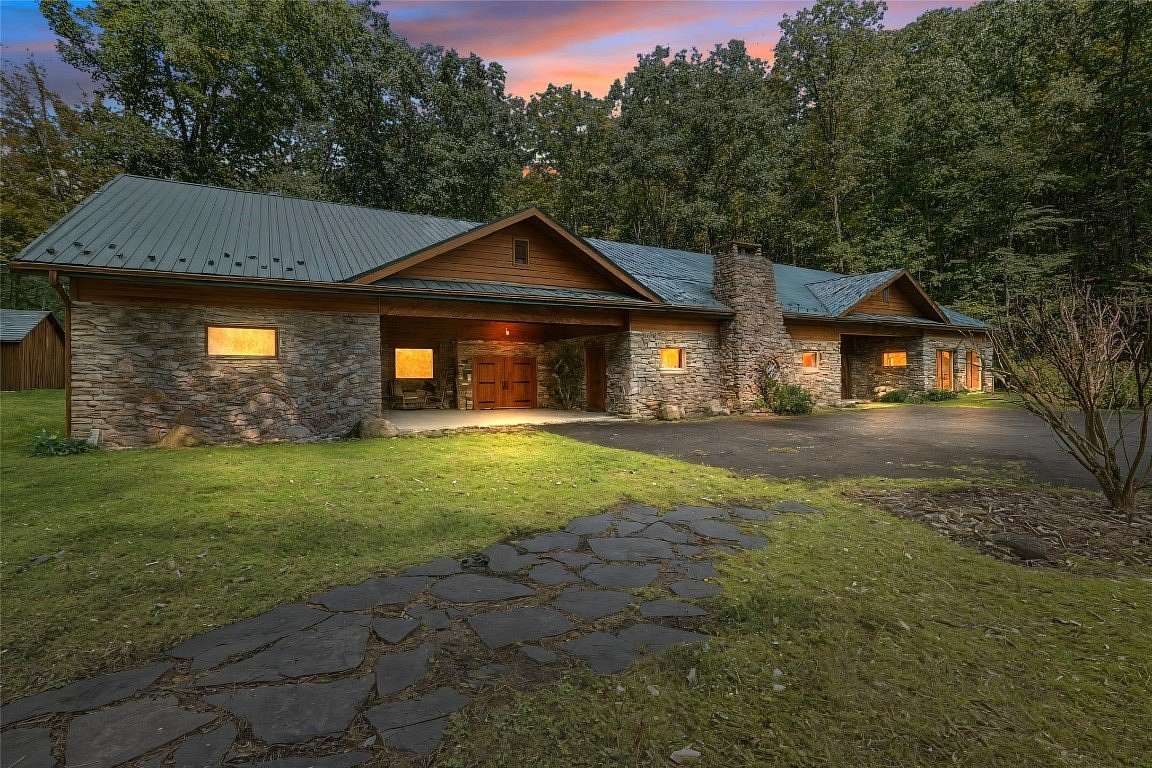 9 Acres of Improved Mixed-Use Land for Sale in Spring Creek, Pennsylvania