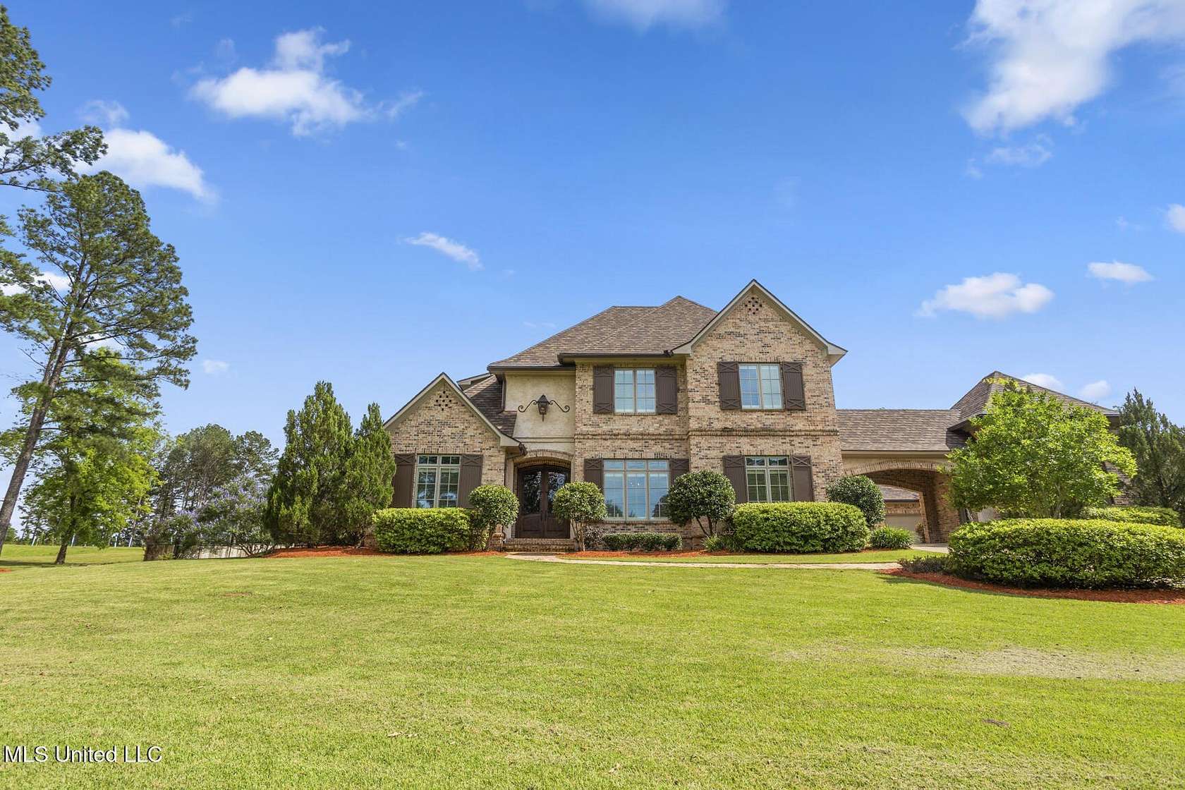 3 Acres of Residential Land with Home for Sale in Madison, Mississippi