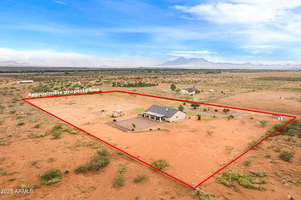 4 Acres of Residential Land with Home for Sale in Hereford, Arizona