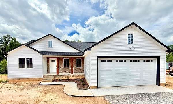 3 Acres of Residential Land with Home for Sale in Pamplin City, Virginia