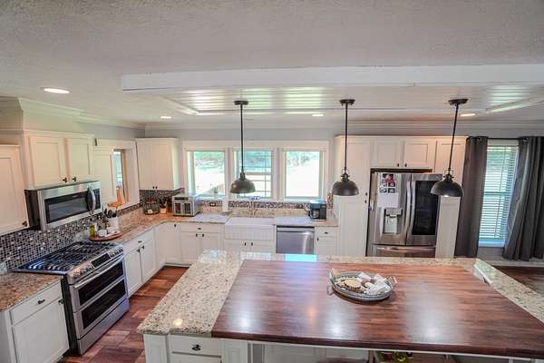 13 Acres of Land with Home for Sale in Westmoreland, Tennessee