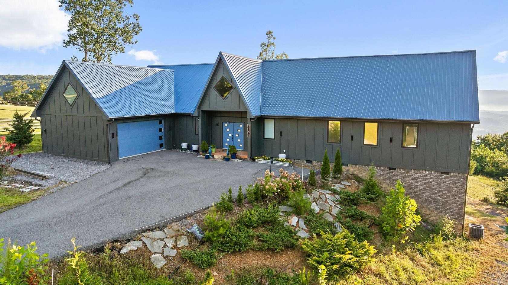 4.27 Acres of Residential Land with Home for Sale in Dunlap, Tennessee