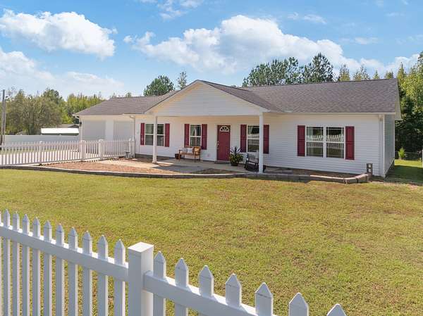 6 Acres of Residential Land with Home for Sale in Big Sandy, Tennessee