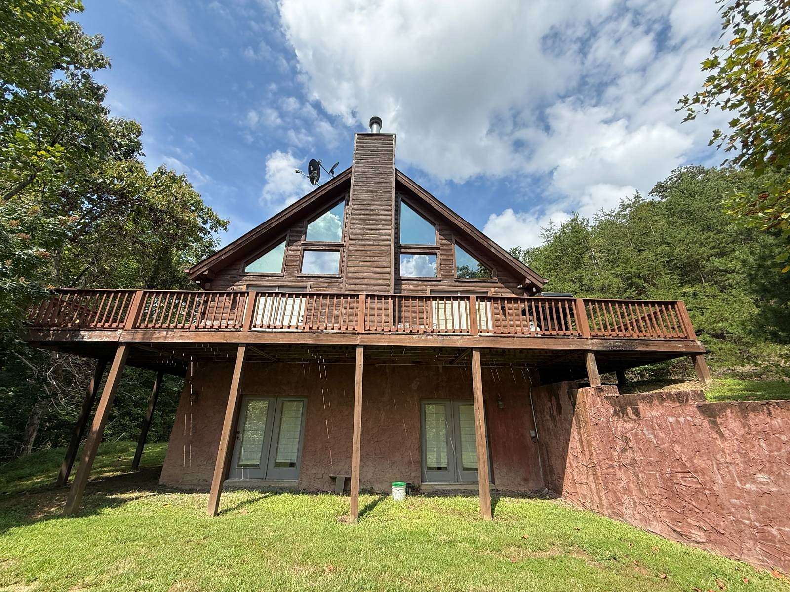 2.89 Acres of Residential Land with Home for Sale in New Tazewell, Tennessee