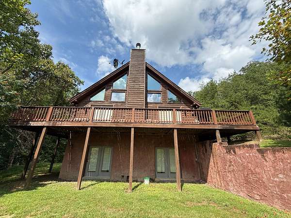 2.89 Acres of Residential Land with Home for Sale in New Tazewell, Tennessee