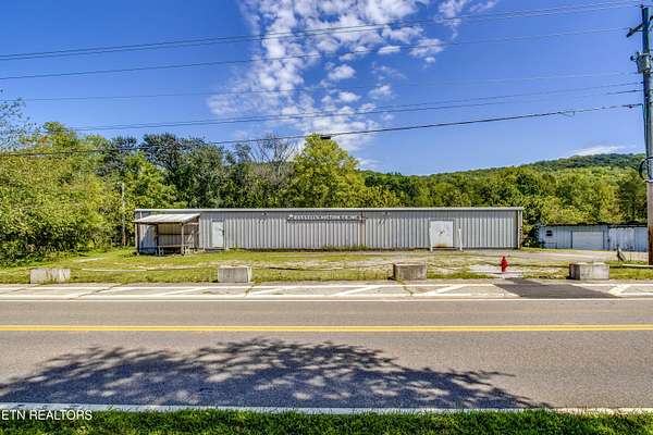 3.2 Acres of Land with Home for Sale in Harriman, Tennessee