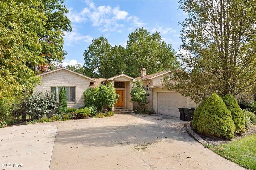 2.23 Acres of Residential Land with Home for Sale in Brecksville, Ohio