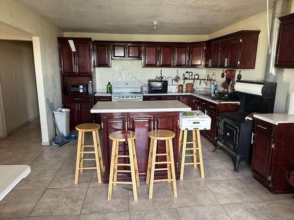 5 Acres of Residential Land with Home for Sale in Muleshoe, Texas