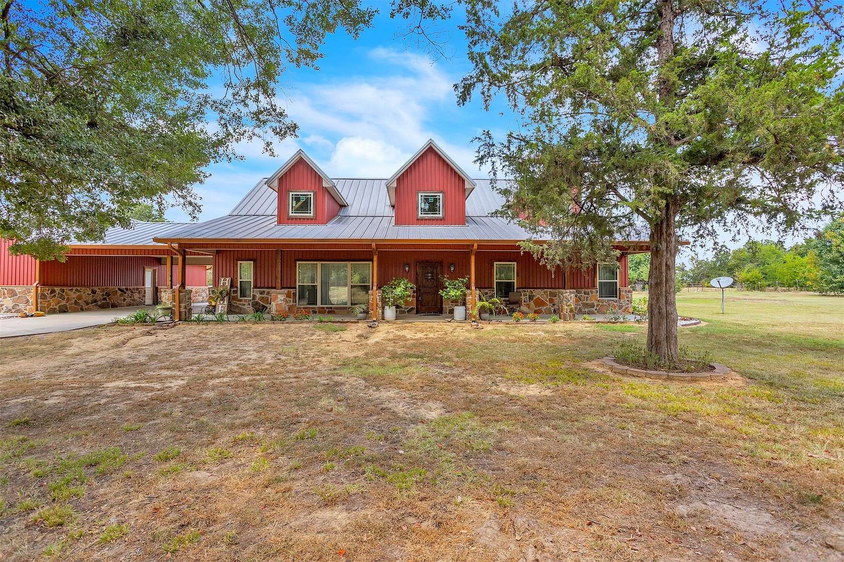 100 Acres of Land with Home for Sale in Saltillo, Texas