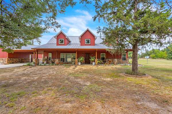 100 Acres of Land with Home for Sale in Saltillo, Texas