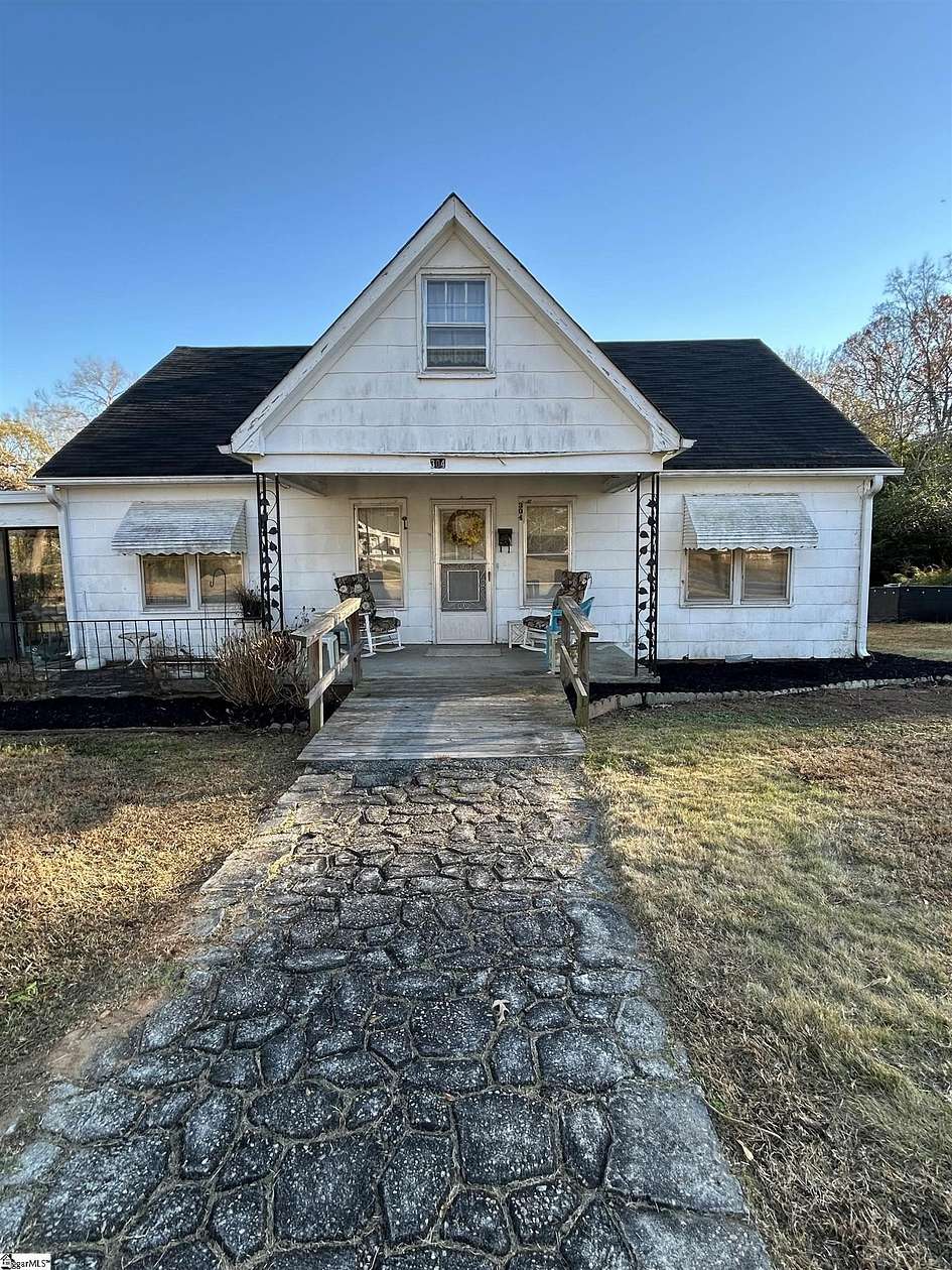 1.67 Acres of Residential Land with Home for Sale in Union, South Carolina