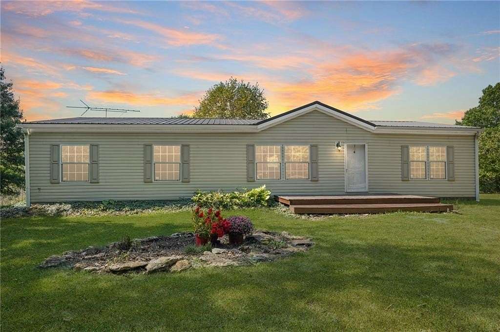 4 Acres of Residential Land with Home for Sale in Hamilton, Missouri