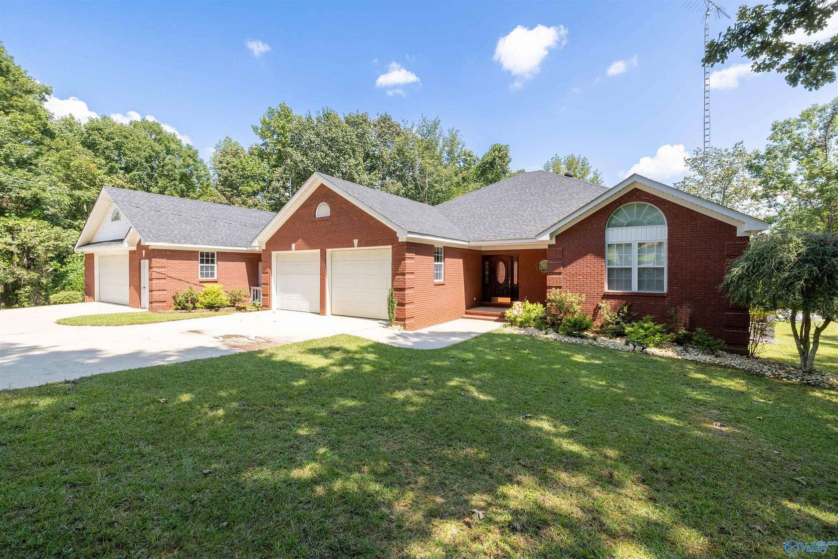 6 Acres of Residential Land with Home for Sale in Hamilton, Alabama