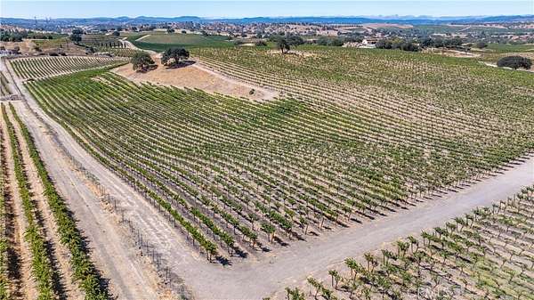 131 Acres of Agricultural Land with Home for Sale in Paso Robles, California