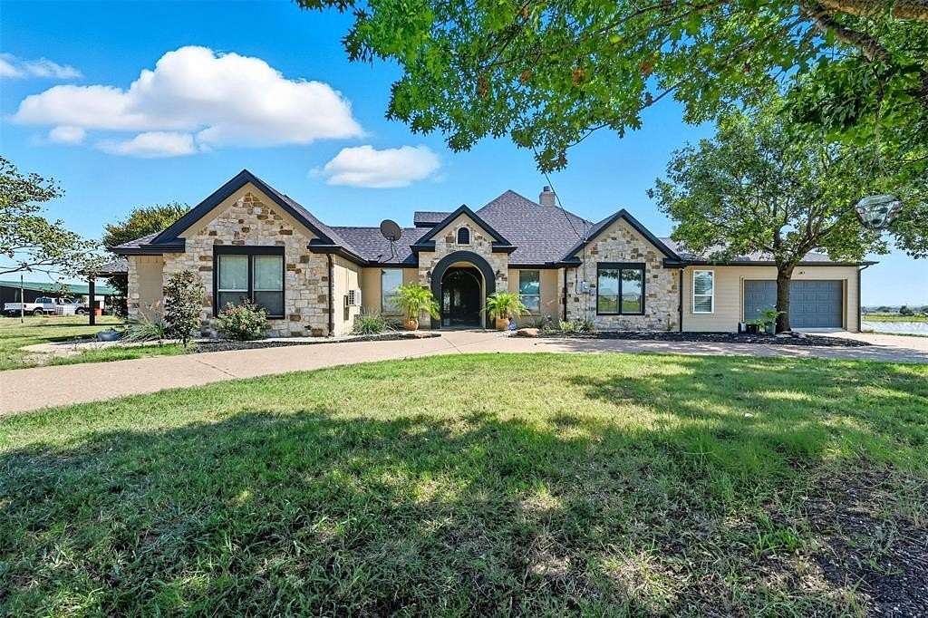10.5 Acres of Land with Home for Sale in Waxahachie, Texas
