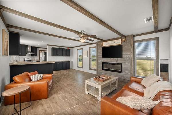 8 Acres of Residential Land with Home for Sale in Fairfield, Texas